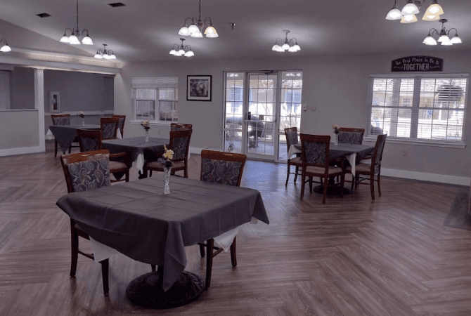 Pine Lodge dining room with elegant table settings