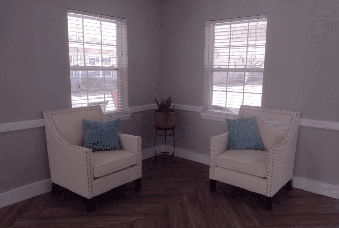 Relaxing seating area with two white armchairs