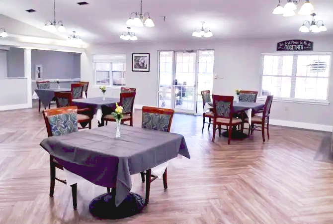 Pine Lodge dining room with elegant table settings